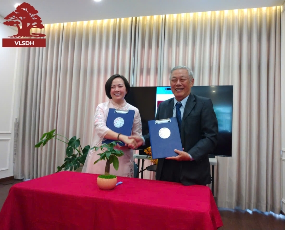 Lễ kí kết giữa Viện LSDH và Tập đoàn HTKC